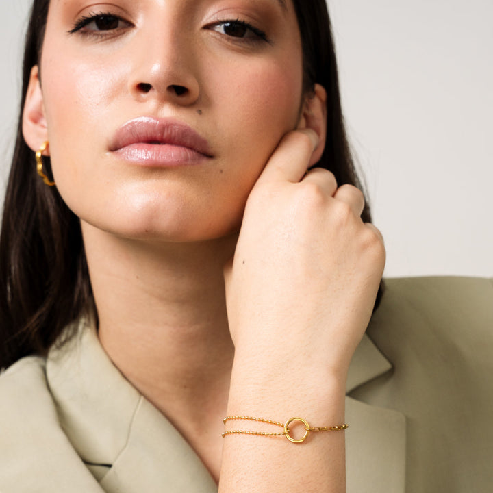 Zlatna teniska narukvica u kutiji